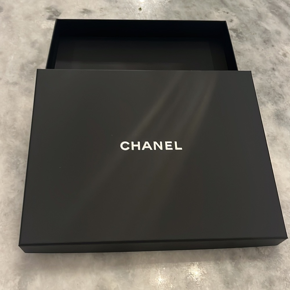 Chanel Accessory Box - Picture 2 of 5